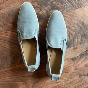 Everlane Grey Suede Pointed Toe Flat Loafers.